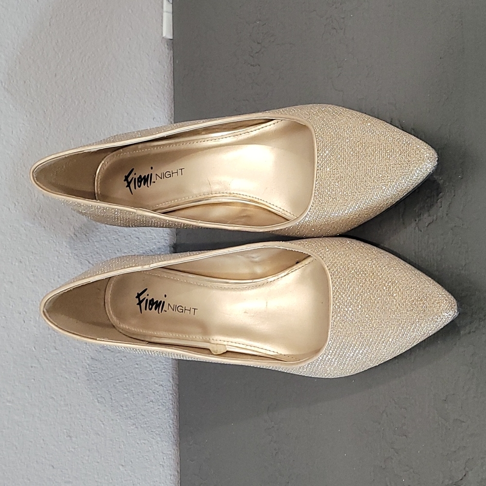 Fioni Night size 11 color gold